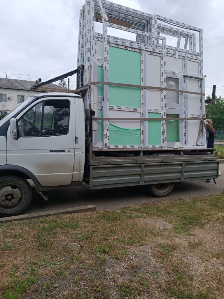 В школе села Ачуево установили новые окна и двери | 18.06.2023 |  Славянск-на-Кубани - БезФормата